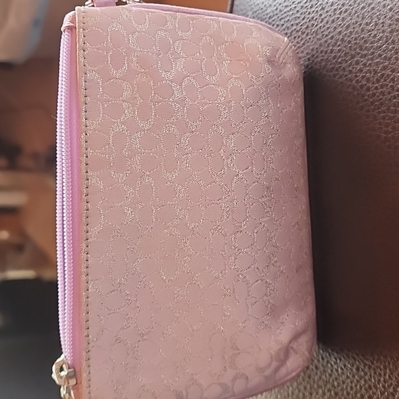 Coach Shimmering Lurax Light Lavender Wristlet w/matching Hang Tag  Euc - Picture 3 of 10